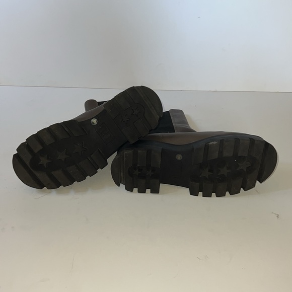 Lug sole Chelsea Boots - Picture 6 of 8